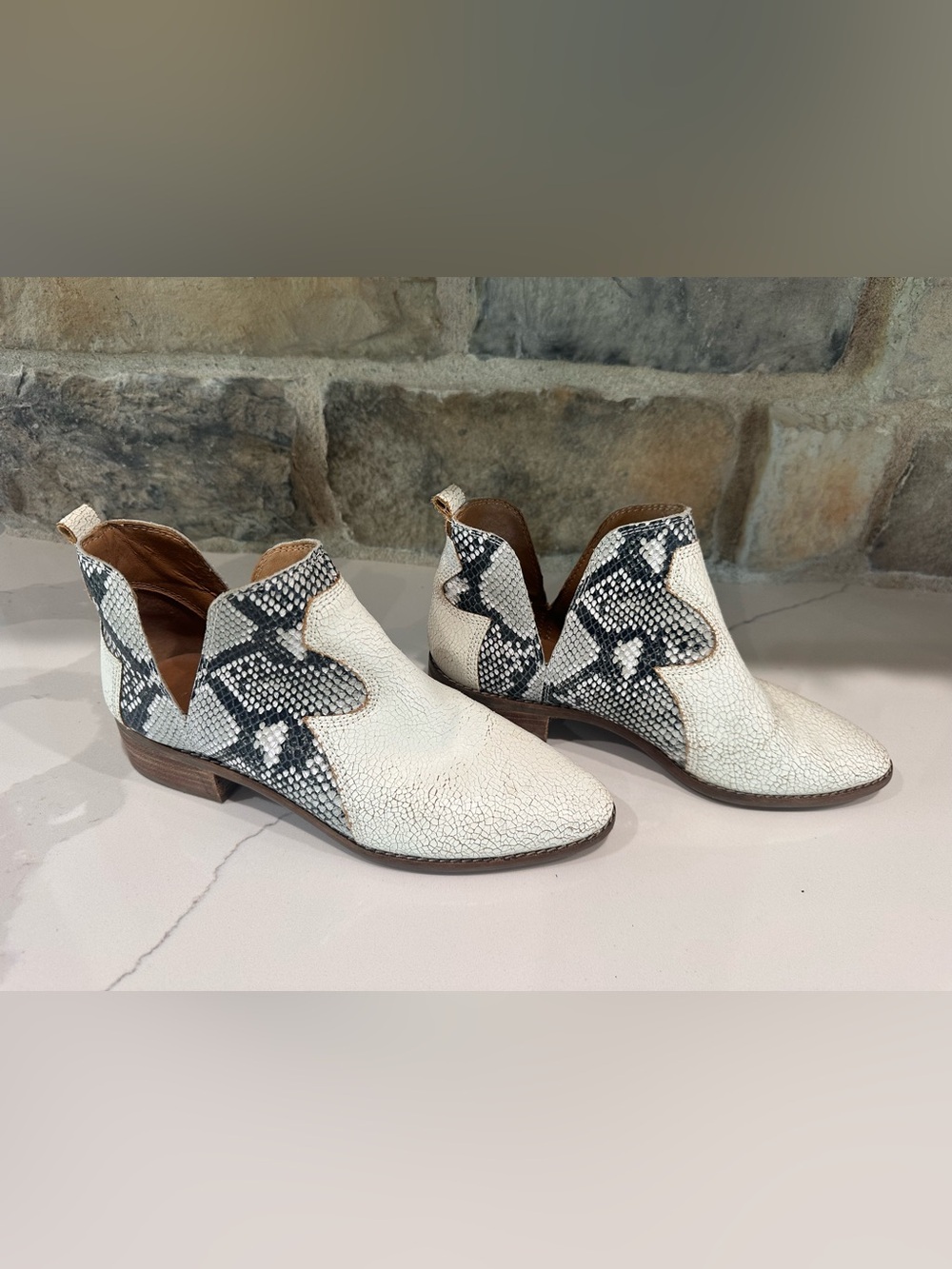 Lucky Brand Women  Leymon Bootie Size 8.5 Milk White Crackled Leather Gray Snake